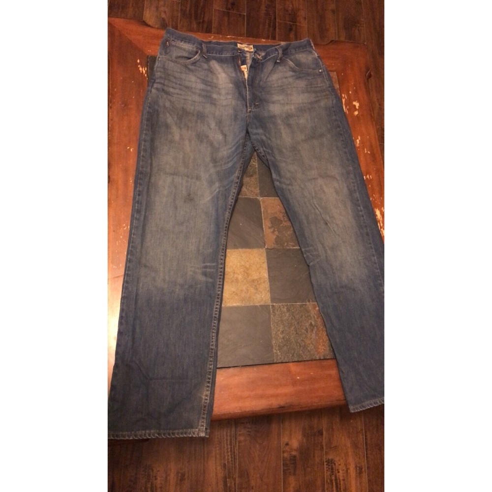 Wrangler 20x’s. W40 L36.
